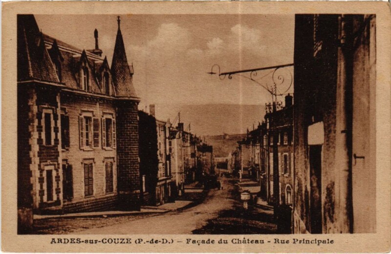 Carte postale ancienne Ardes-sur-Couze Facae du Chateau, Rue Principale France à Ardes