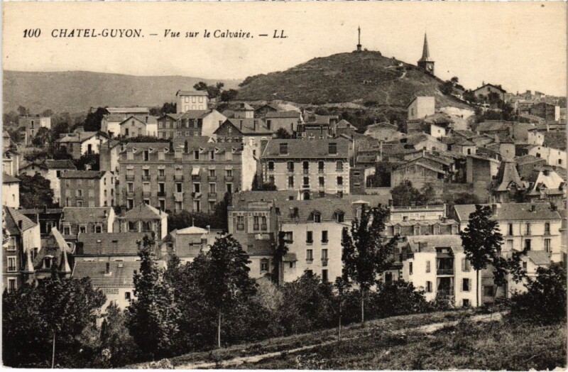 Carte postale ancienne Chatel-Guyon Vue sur le Calvaire France
