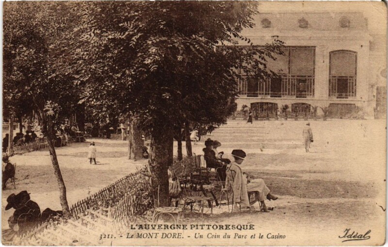 Carte postale ancienne Le Mont Dore Un Coin du Parc et le Casino France à Mont-Dore
