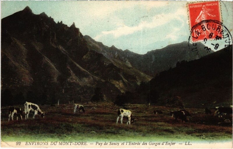 Carte postale ancienne Mont-Dore Puy de Sancy et l'Entree des Gorges d'Enfer France à Mont-Dore
