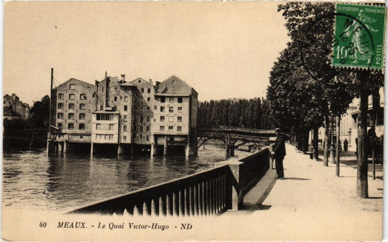 Carte postale ancienne Meaux Le Quai Victor-Hugo France à Meaux