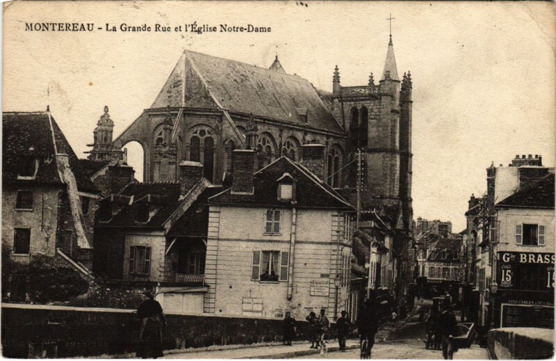Carte postale ancienne Montereau La Grande Rue et l'Eglise Notre-Dame France