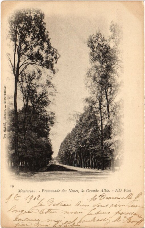 Carte postale ancienne Montereau Promenae des Nones, la Grande Allee France