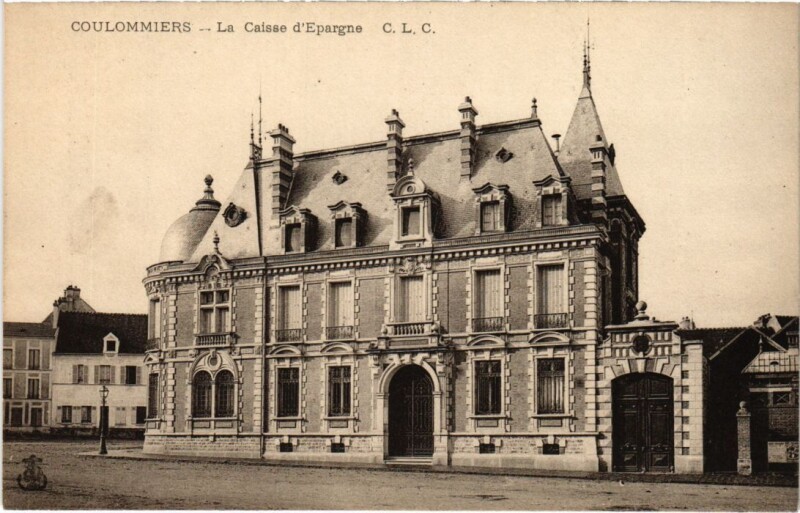 Carte postale ancienne Coulommiers La Caisse d'Epargne France à Coulommiers