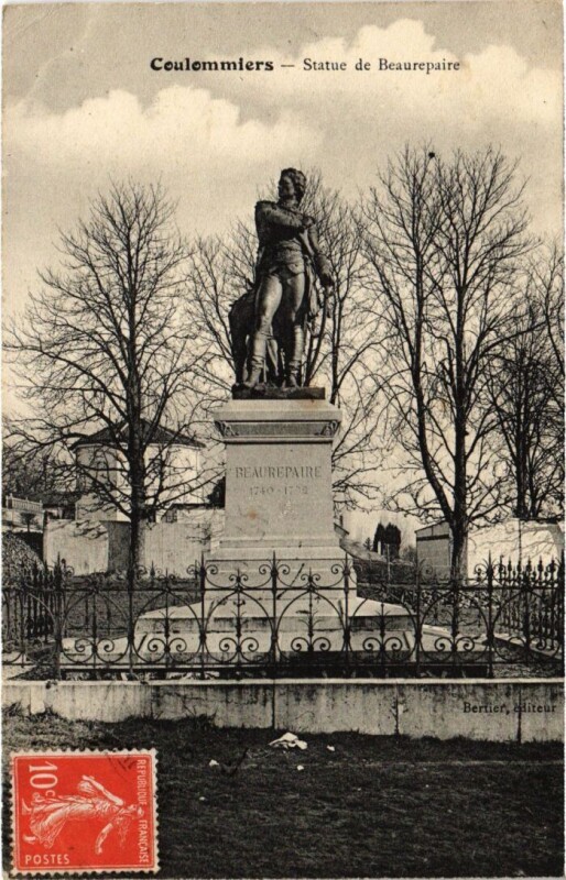 Carte postale ancienne Coulommiers Statue de Beaurepaire France à Coulommiers