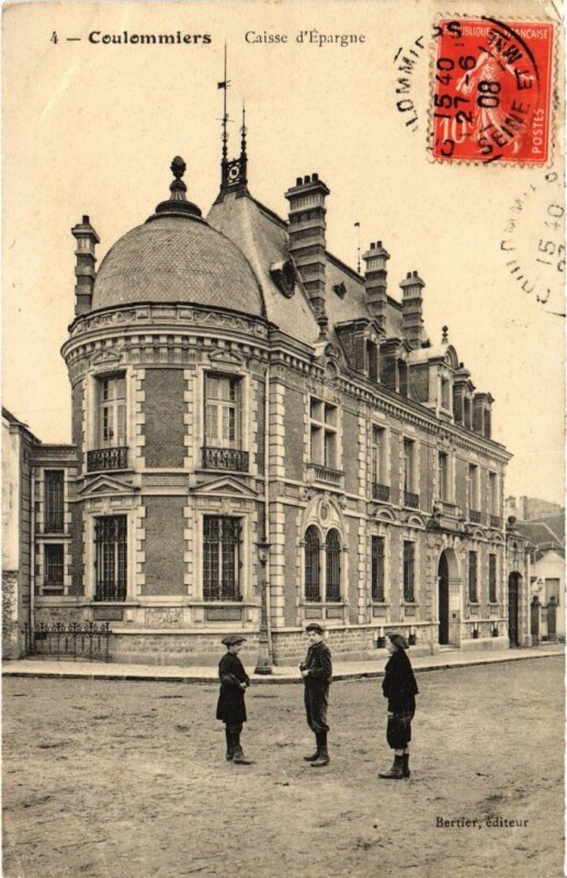 Carte postale ancienne Coulommiers Caisse d'Epargne France à Coulommiers