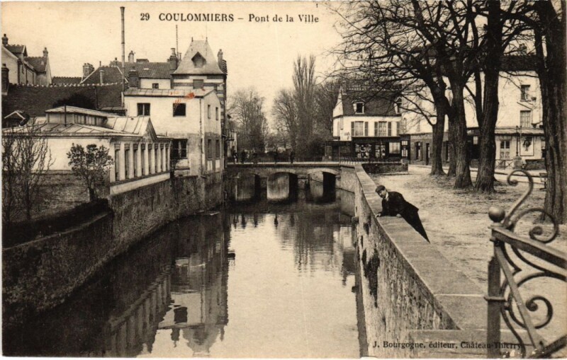 Carte postale ancienne Coulommiers Pont de la Ville France à Coulommiers