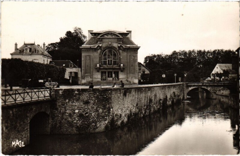 Carte postale ancienne Coulommiers Le Theatre France à Coulommiers