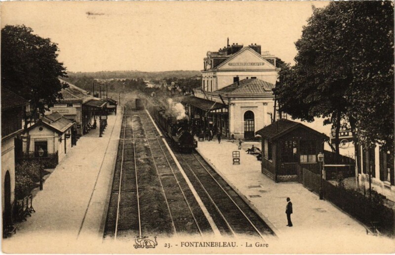 Carte postale ancienne Fontainebleau La Gare France à Fontainebleau
