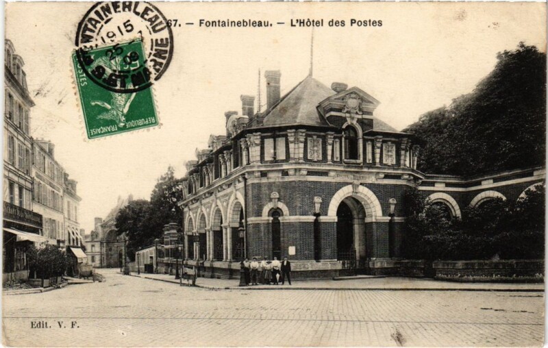 Carte postale ancienne Fontainebleau L'Hotel des Postes France à Fontainebleau