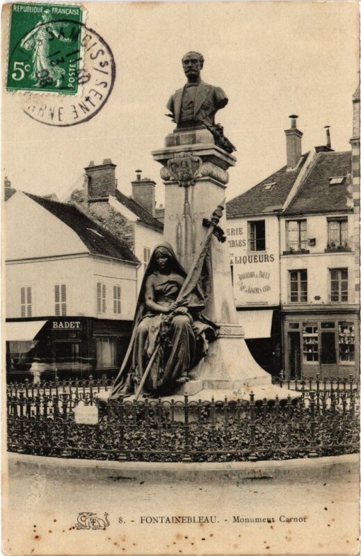 Carte postale ancienne Fontainebleau Monument Carnot France à Fontainebleau