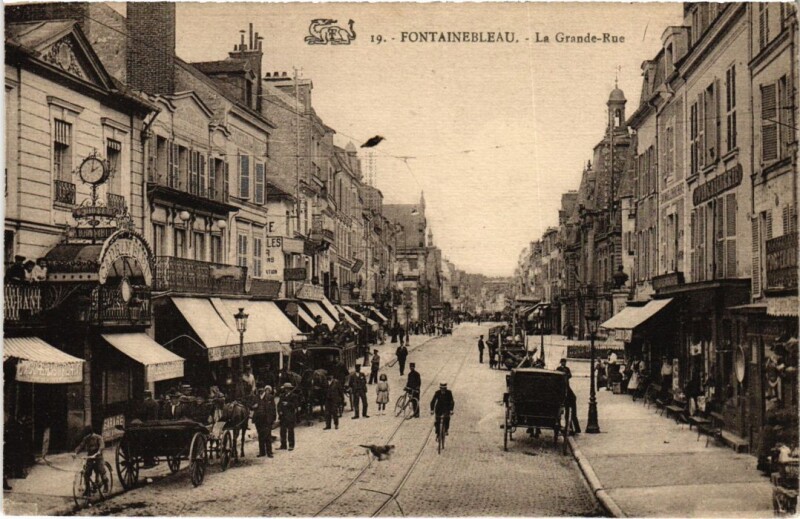 Carte postale ancienne Fontainebleau La Grande Rue France à Fontainebleau