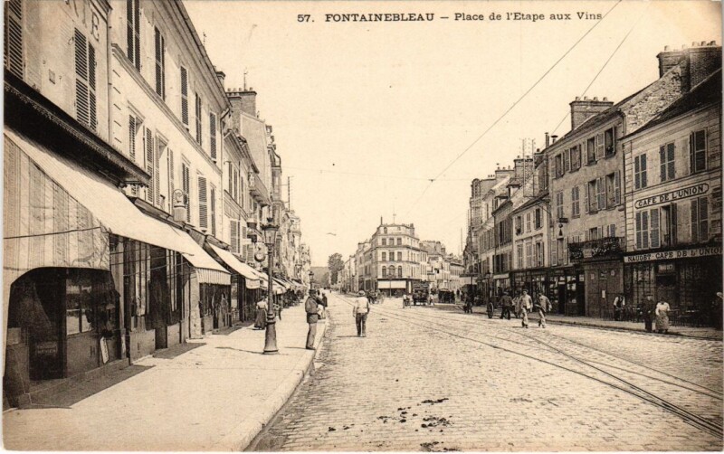 Carte postale ancienne Fontainebleau Place de l'Etape aux Vins France à Fontainebleau
