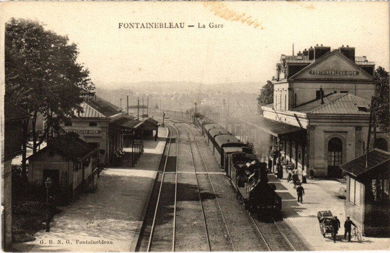 Carte postale ancienne Fontainebleau La Gare France à Fontainebleau