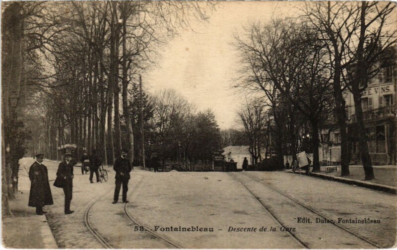 Carte postale ancienne Fontainebleau Descente de la Gare France à Fontainebleau