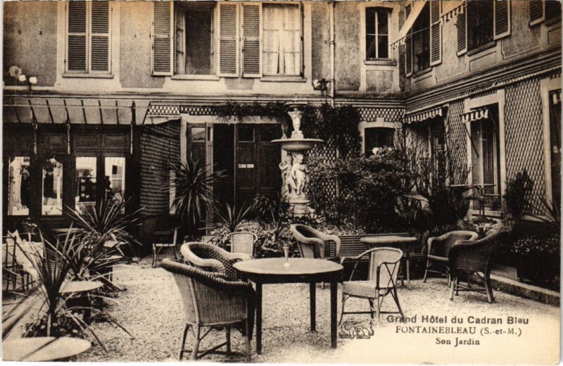 Carte postale ancienne Fontainebleau Son Jardin France à Fontainebleau
