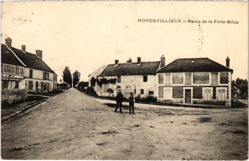 Carte postale ancienne Hondevilliers Route de la Ferte-Milon France à Hondevilliers