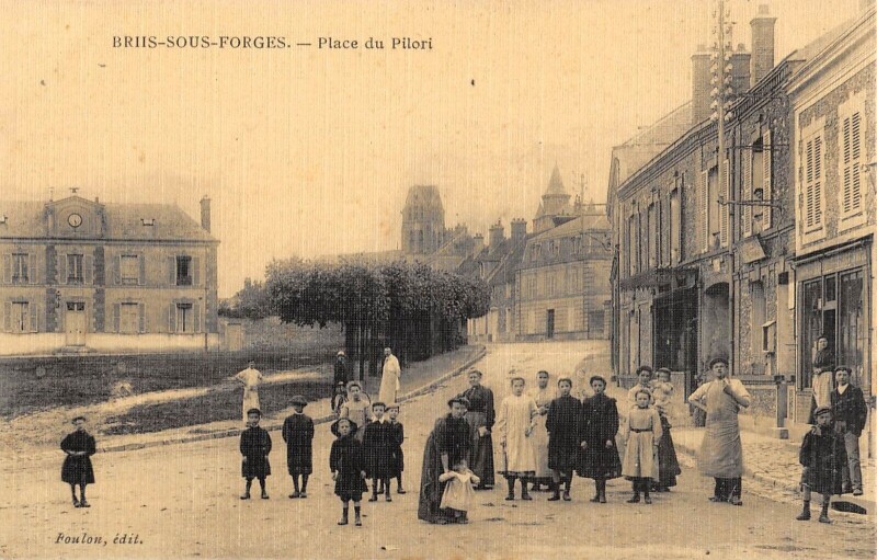 Carte postale ancienne Briis Sous Forges - Place Du Pilori - cpa toilée - cliché superbe à Briis-sous-Forges