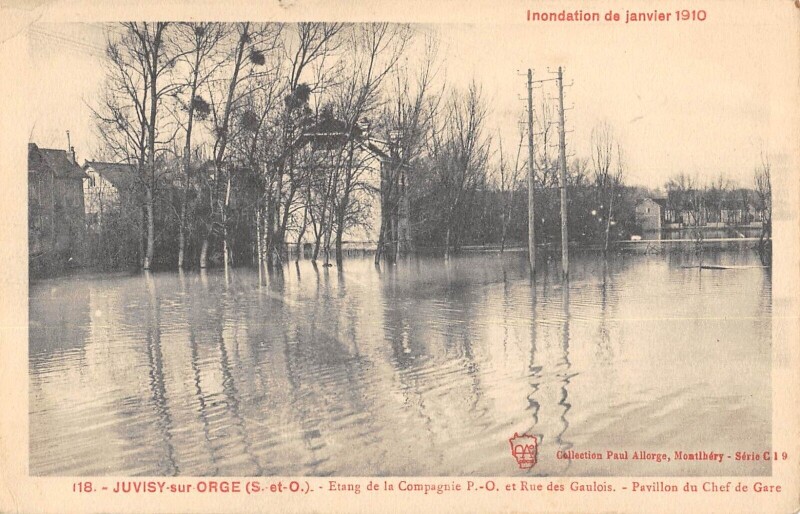 Carte postale ancienne Juvisy Sur Orge - Inondation 1910 - Etang De La Cie P.O. Et Rue Des Gaulo à Juvisy-sur-Orge