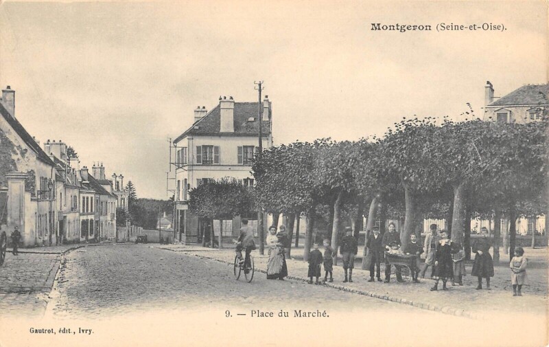 Carte postale ancienne Montgeron - Place Du Marche à Montgeron