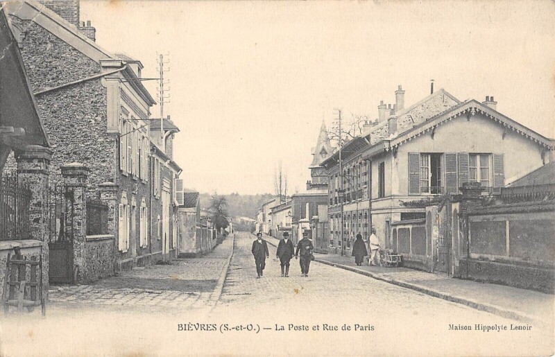 Carte postale ancienne Bievres / La Poste Et Rue De Paris