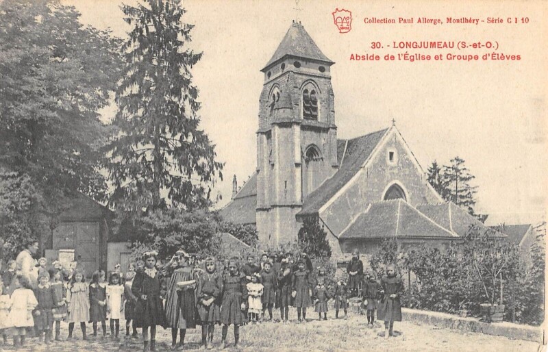 Carte postale ancienne Longjumeau - Abside De L'Eglise Et Groupe D'Eleves - Enfants à Longjumeau