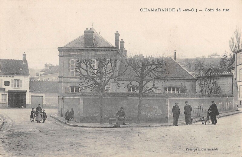 Carte postale ancienne Chamarande - Coin De Rue à Chamarande