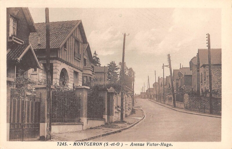 Carte postale ancienne Montgeron - Avenue Victor Hugo à Montgeron