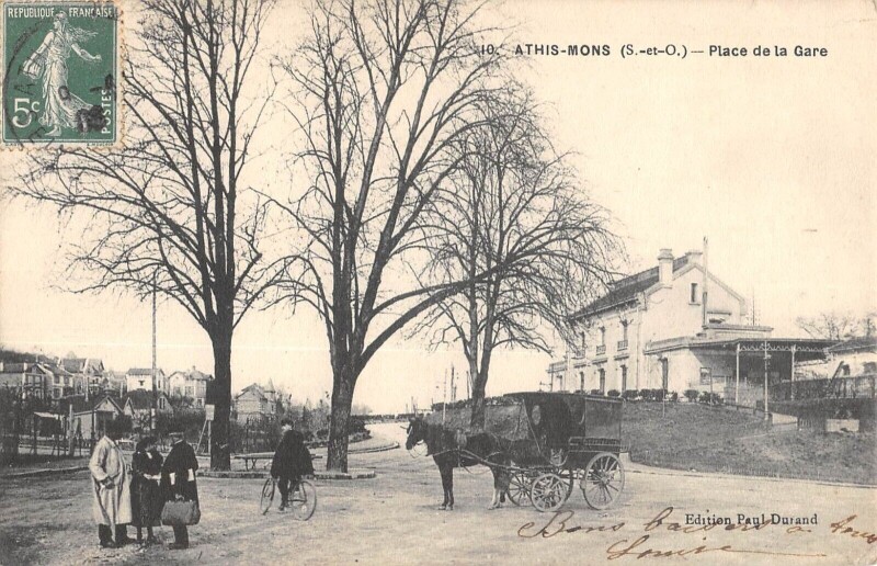 Carte postale ancienne Athis Mons - Place De La Gare - Attelage à Athis-Mons