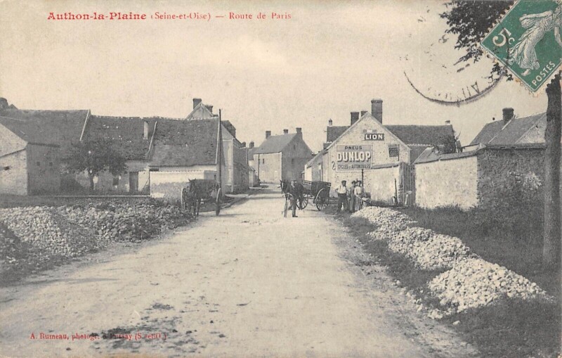 Carte postale ancienne Authon La Plaine - Route De Paris à Authon-la-Plaine