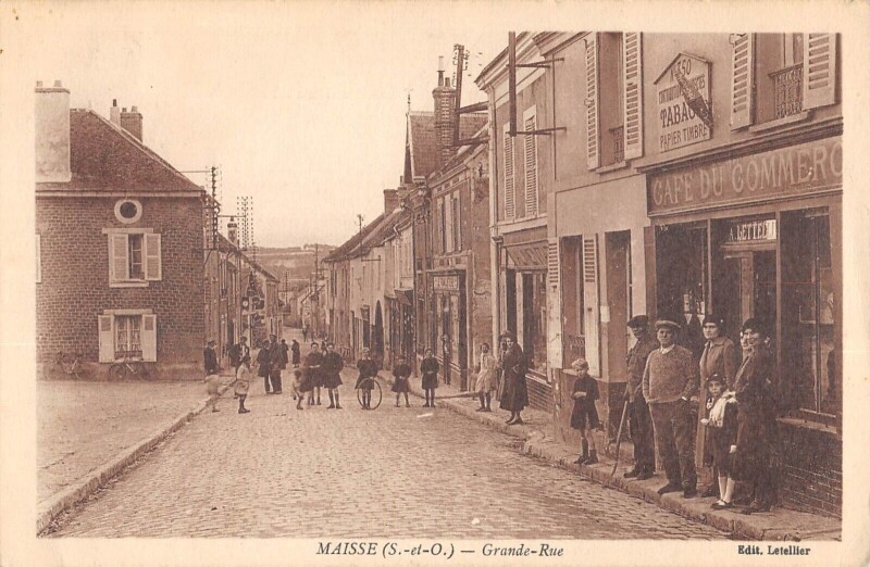 Carte postale ancienne Maisse - Grande Rue - Cafe Du Commerce à Maisse