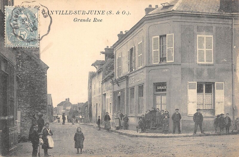 Carte postale ancienne Janville Sur Juine - Grande Rue - Cafe Giraux à Janville-sur-Juine