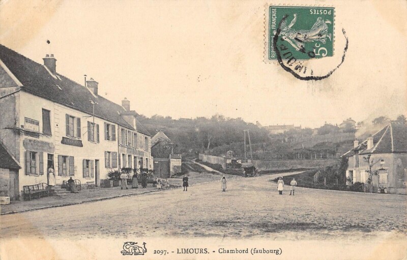 Carte postale ancienne Limours - Chambord - Faubourg à Limours
