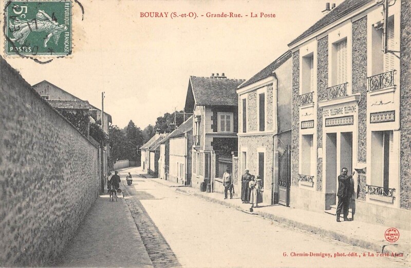 Carte postale ancienne Bouray - Grande Rue - La Poste
