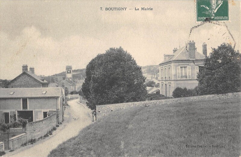Carte postale ancienne Boutigny - La Mairie