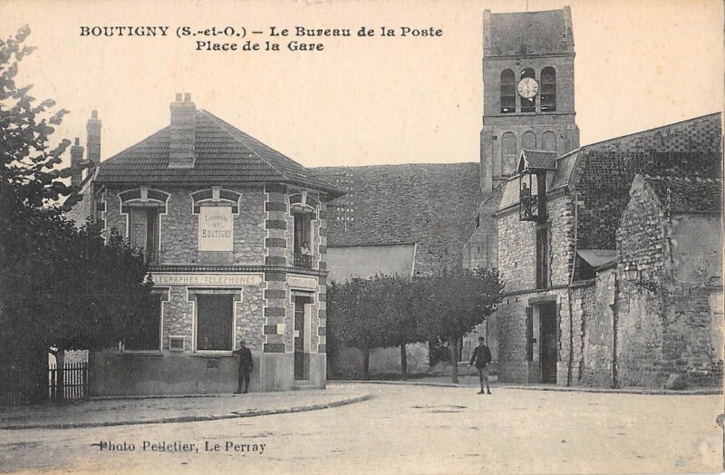 Carte postale ancienne Boutigny - Le Bureau De La Poste - Place De La Gare
