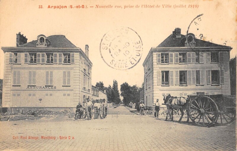 Carte postale ancienne Arpajon - Nouvelle Rue - Prise De L'Hotel De Ville - Juillet 1910 à Arpajon