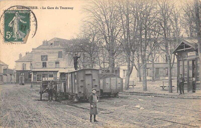 Carte postale ancienne Marcoussis - La Gare Du Tramway - Train - Wagon - Chemin De Fer Dans La R à Marcoussis