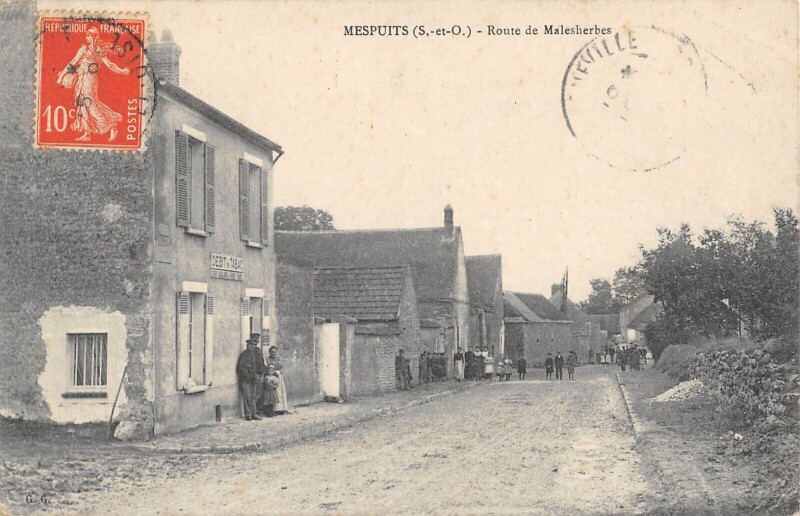 Carte postale ancienne Mespuits - Route De Malesherbes - Debit De Tabac à Mespuits