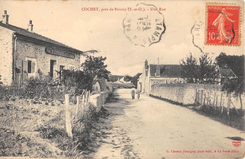 Carte postale ancienne Cochet - Pres De Bouray - Une Rue - Restaurant
