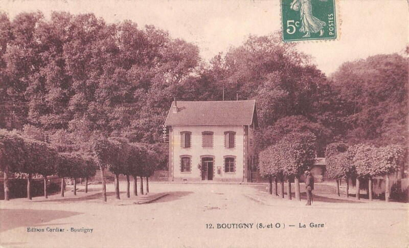 Carte postale ancienne Boutigny - La Gare
