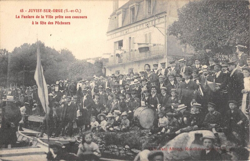 Carte postale ancienne Juvisy Sur Orge - La Fanfare De La Ville Prete Son Concours A La Fete Des à Juvisy-sur-Orge
