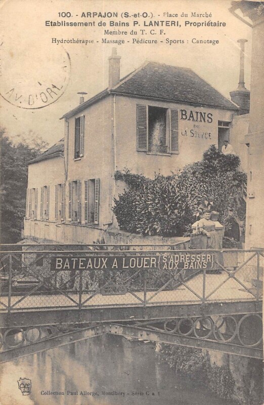 Carte postale ancienne Arpajon - Place Du Marche - Etablissement De Bains P.lanterie - Hydrother à Arpajon