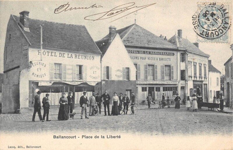 Carte postale ancienne Ballancourt - Place De La Liberte - Hotel De La Reunion - Hotel De La Ren