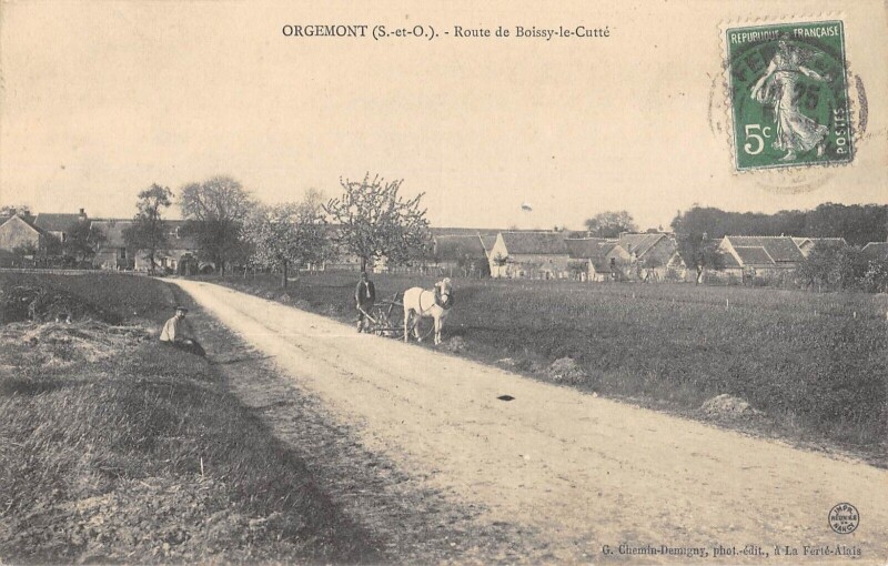 Carte postale ancienne Orgemont - Route De Boissy Le Cutte - Attelage - Machine Agricole