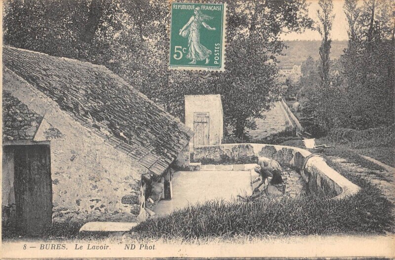 Carte postale ancienne Bures - Le Lavoir