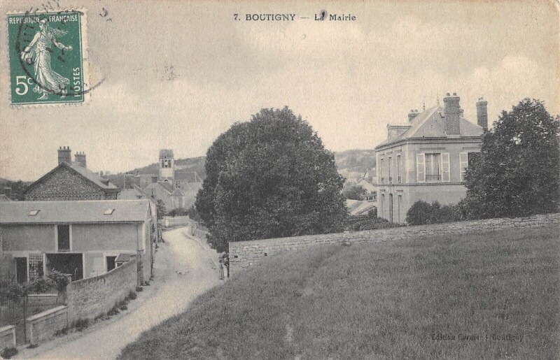 Carte postale ancienne Boutigny La Mairie