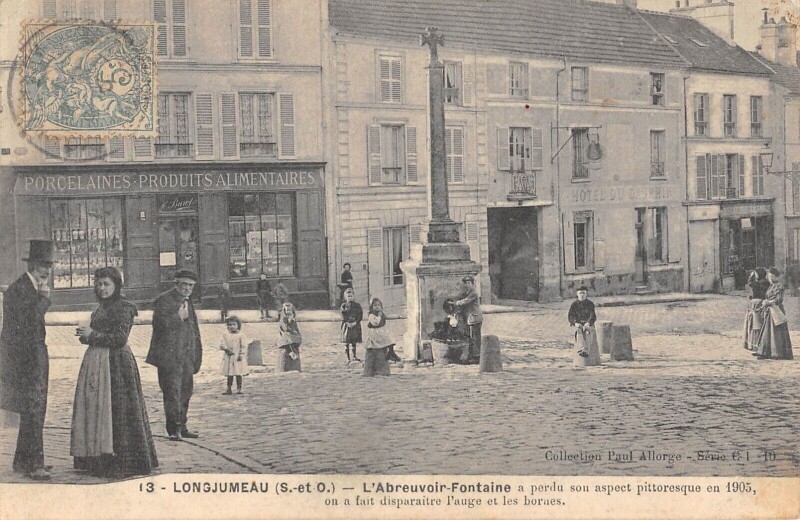 Carte postale ancienne Longjumeau - L'Abreuvoir - Fontaine à Longjumeau