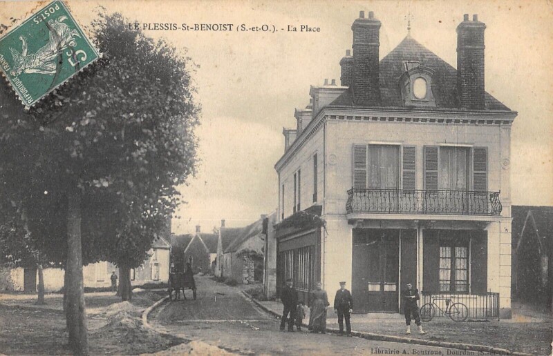 Carte postale ancienne Le Plessis Saint Benoist - La Place à Plessis-Saint-Benoist