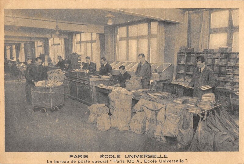 Carte postale ancienne Ecole Universelle - Le bureau de poste spécial à Paris 16e